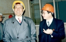 1997年4月3日，第九、十屆全國人大常委會副委員長、化工部副部長成思危（左一）蒞臨公司視察。